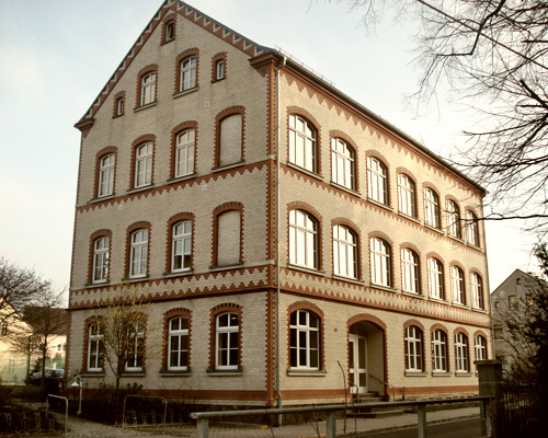 Der Grundstein wird gelegt